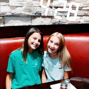 Meet your Posher, Lara